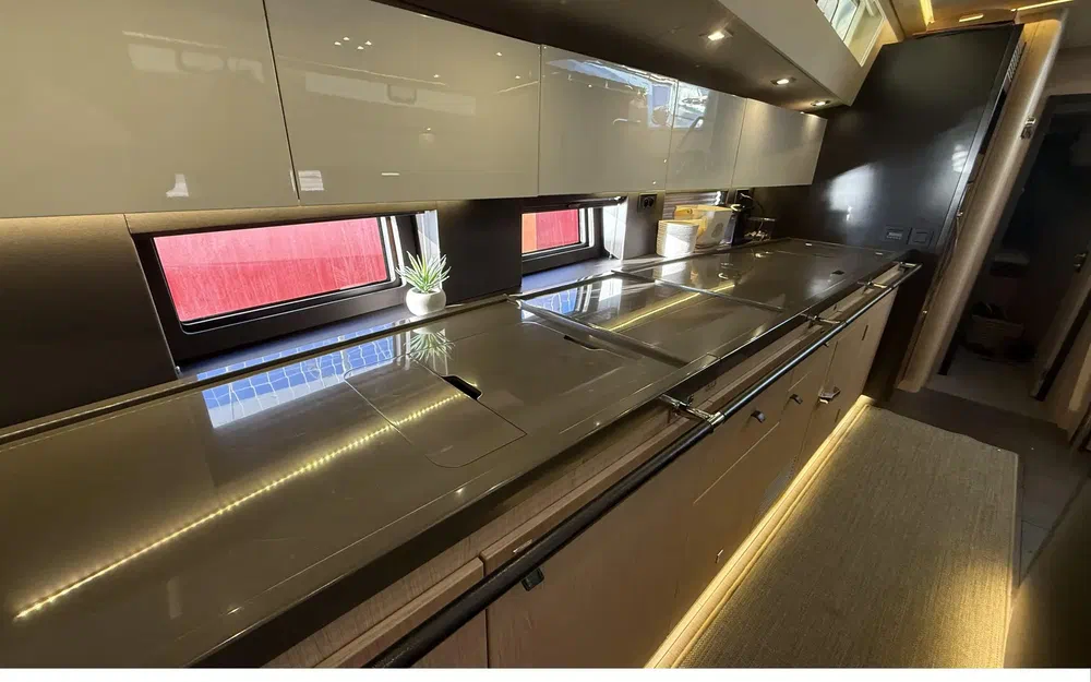 slider 25 Beneteau Oceanis Yacht 62