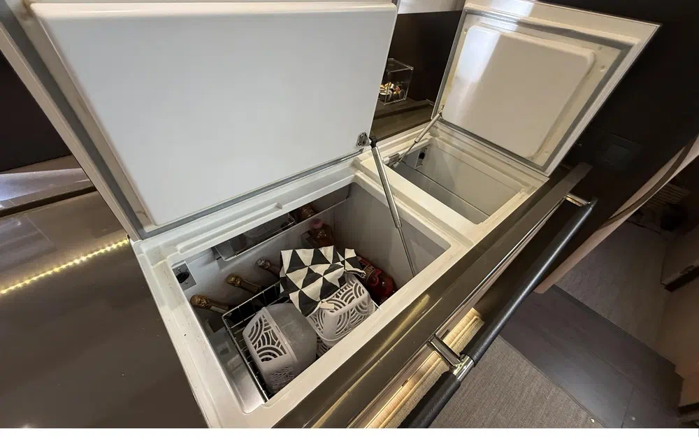 slider 27 Beneteau Oceanis Yacht 62