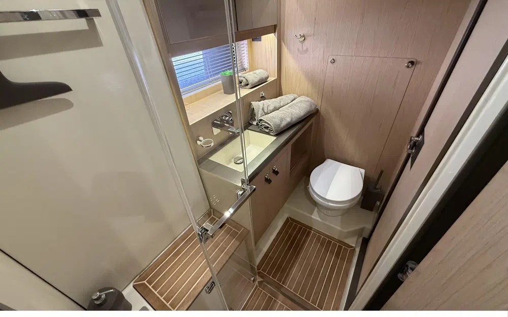 slider 34 Beneteau Oceanis Yacht 62