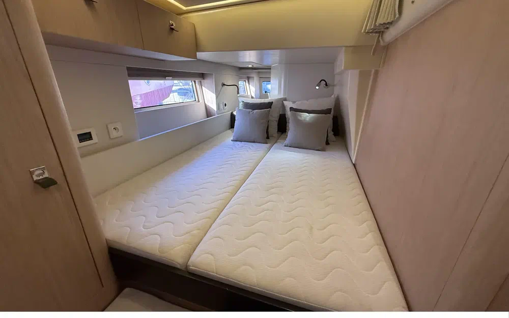 slider 35 Beneteau Oceanis Yacht 62