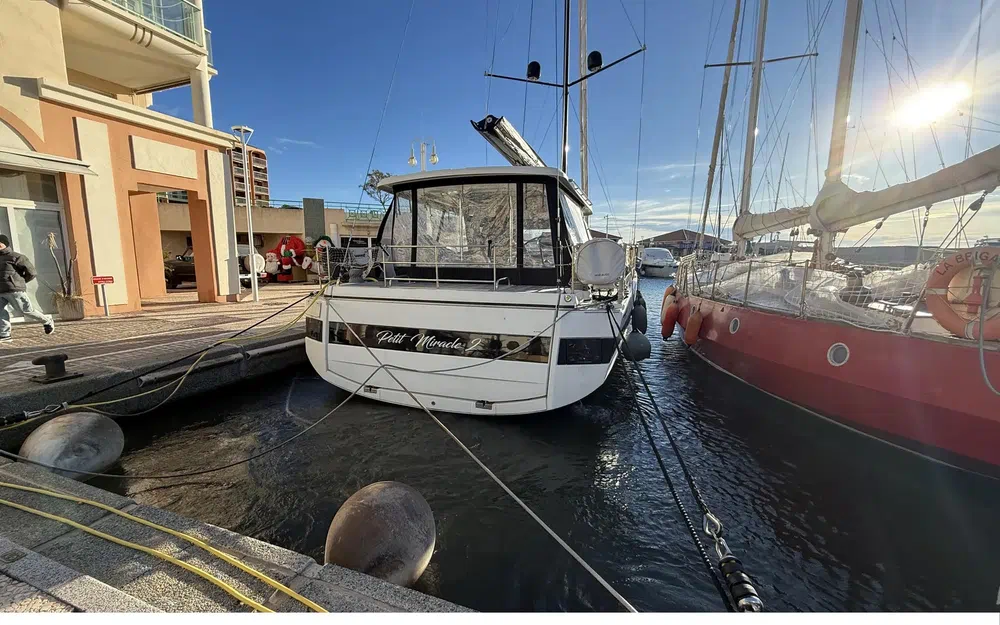 slider 3 Beneteau Oceanis Yacht 62