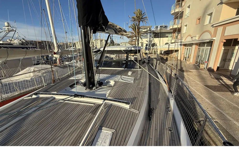 slider 4 Beneteau Oceanis Yacht 62