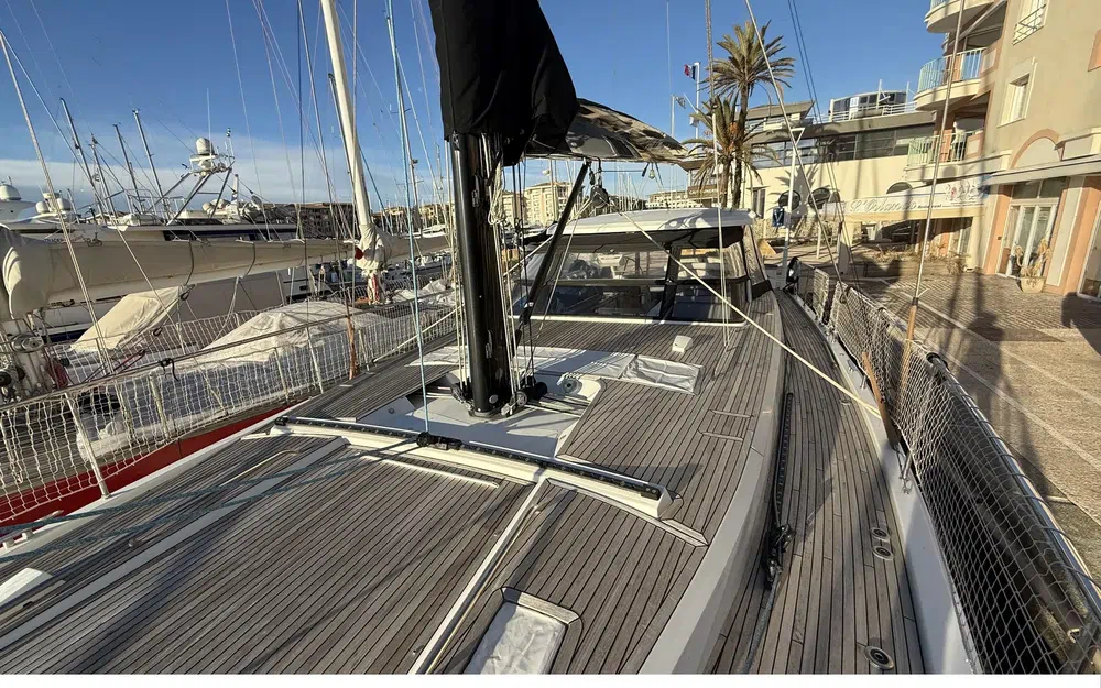 slider 6 Beneteau Oceanis Yacht 62