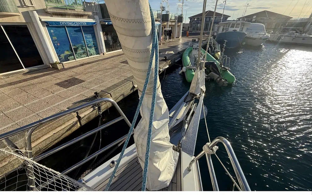 slider 7 Beneteau Oceanis Yacht 62