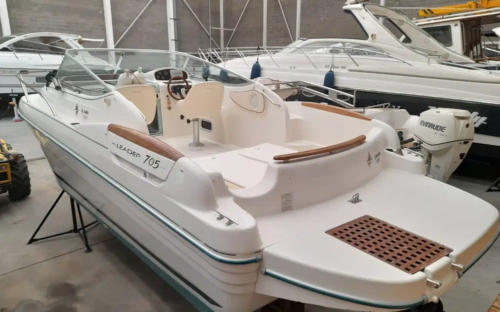slider 1 Jeanneau Leader 705