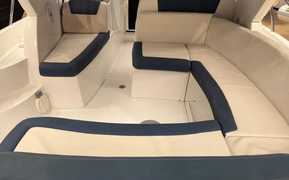 slider 9 Jeanneau Leader 8