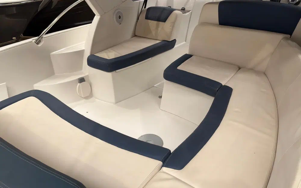 slider 10 Jeanneau Leader 8