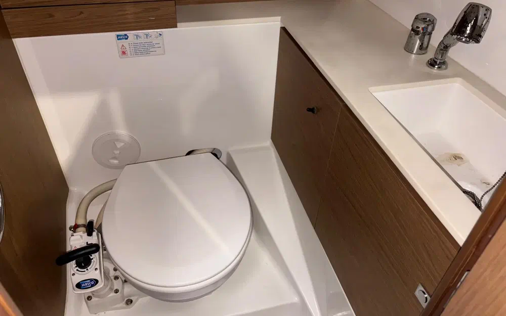 slider 15 Jeanneau Leader 8