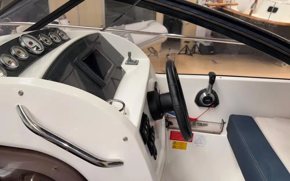 slider 6 Jeanneau Leader 8