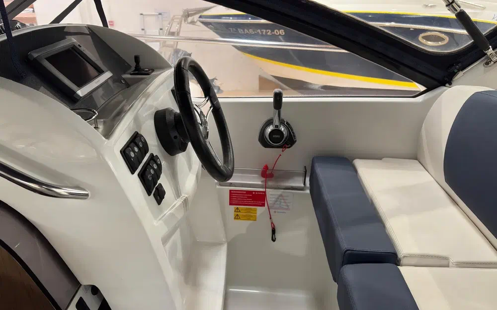 slider 5 Jeanneau Leader 8