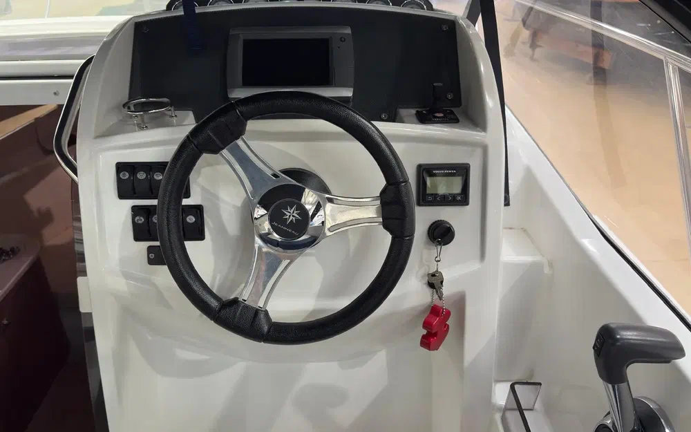 slider 6 Jeanneau Leader 8