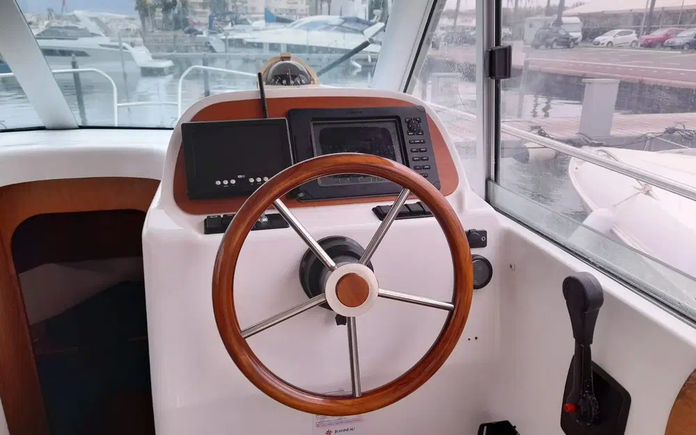 slider 4 Jeanneau Merry Fisher 805