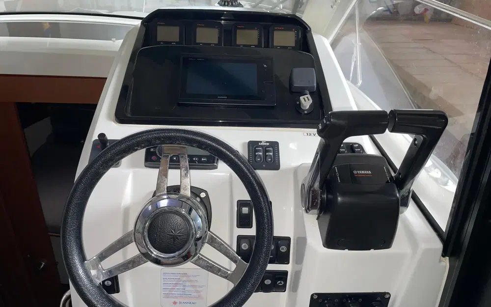 slider 4 Jeanneau Merry Fisher 855