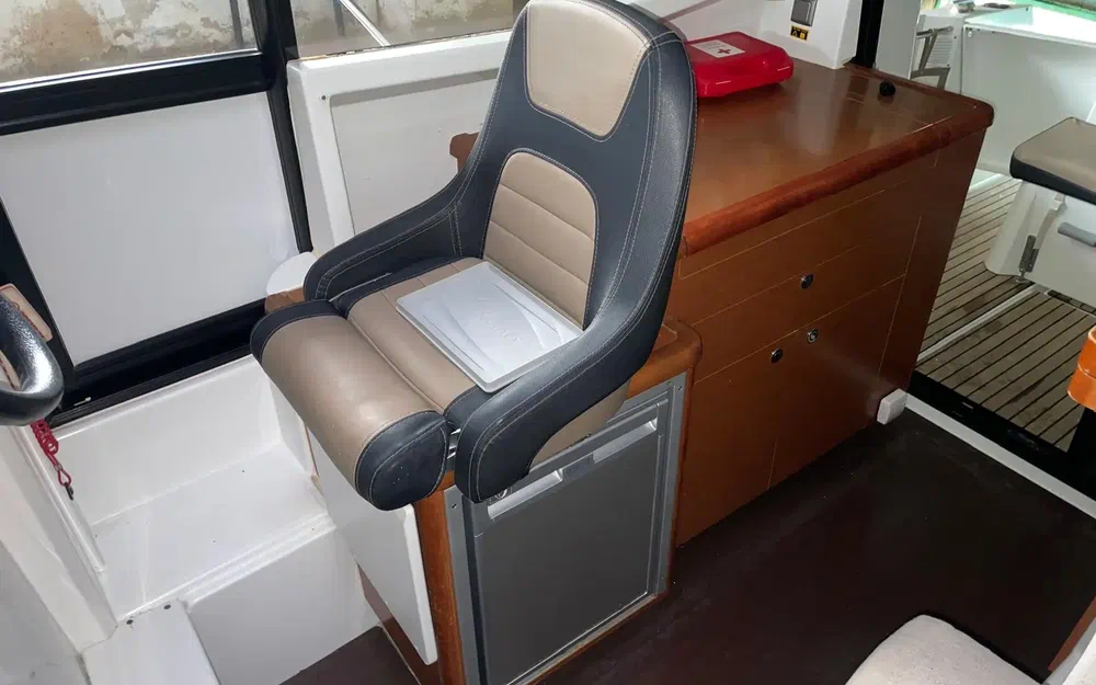 slider 6 Jeanneau Merry Fisher 855