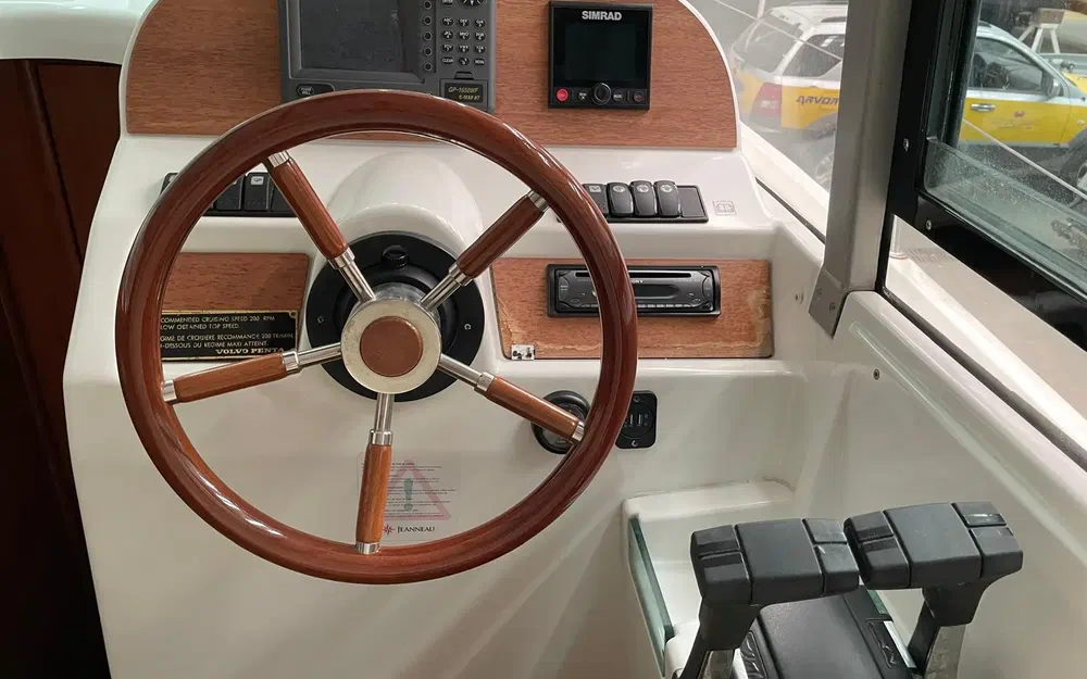 slider 8 Jeanneau Merry Fisher 925 Fly