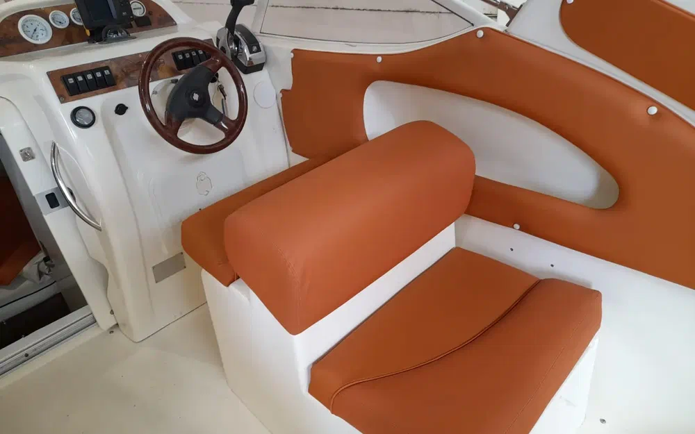 slider 3 Coverline 710 Cabin