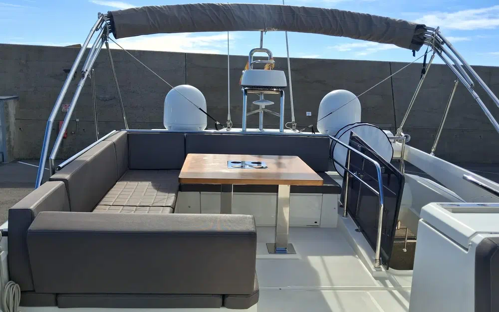 slider 17 Prestige Yachts 520 Fly