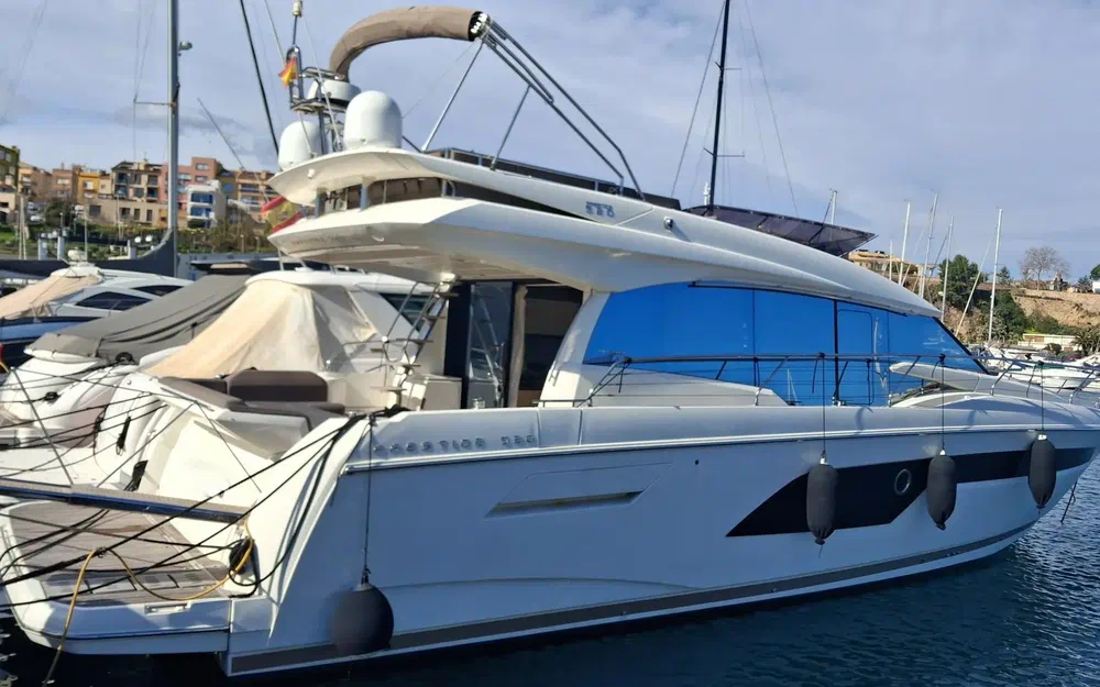 slider 2 Prestige Yachts 520 Fly