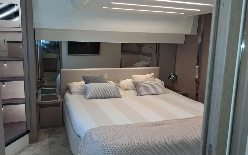 slider 67 Prestige Yachts 520 Fly