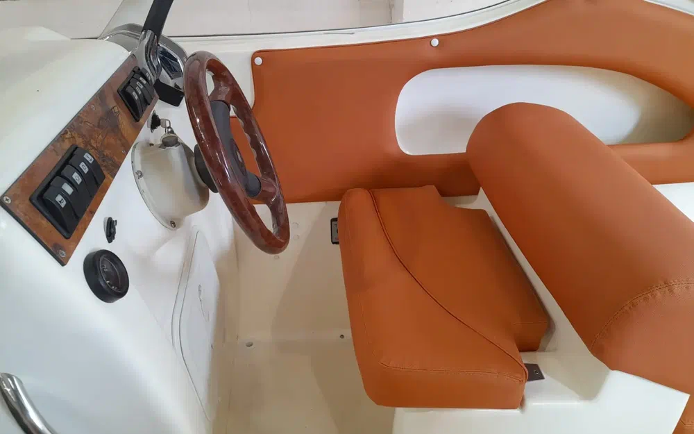 slider 2 Coverline 710 Cabin