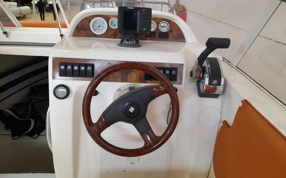 slider 4 Coverline 710 Cabin