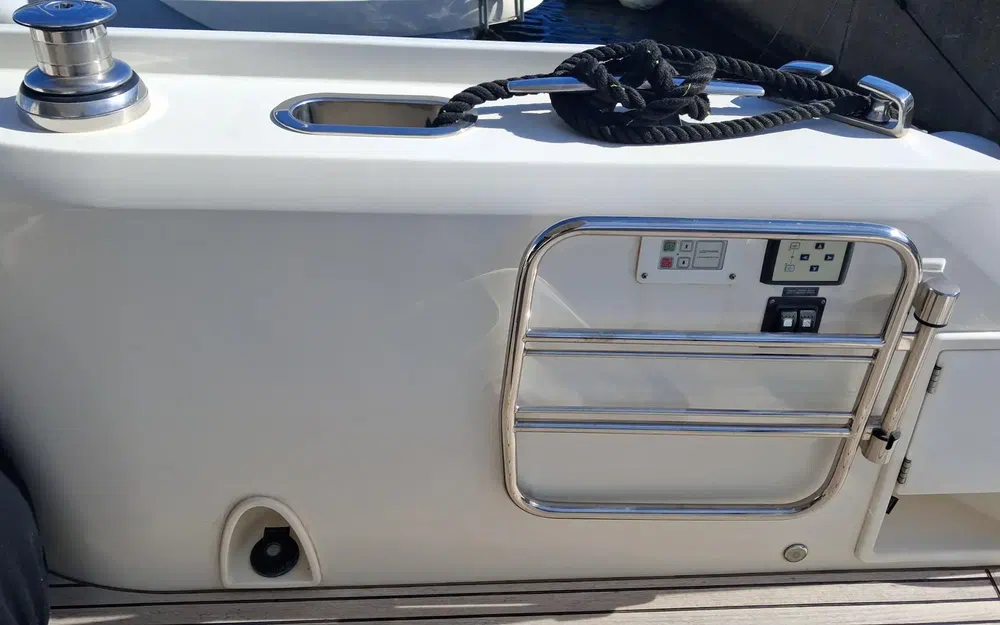 slider 9 Prestige Yachts 520 Fly