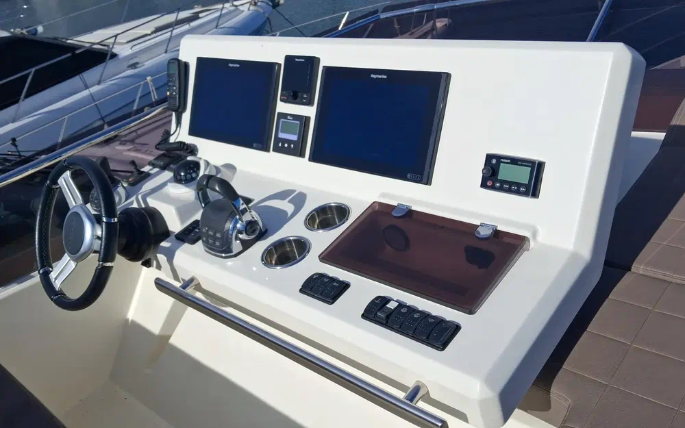 slider 12 Prestige Yachts 520 Fly