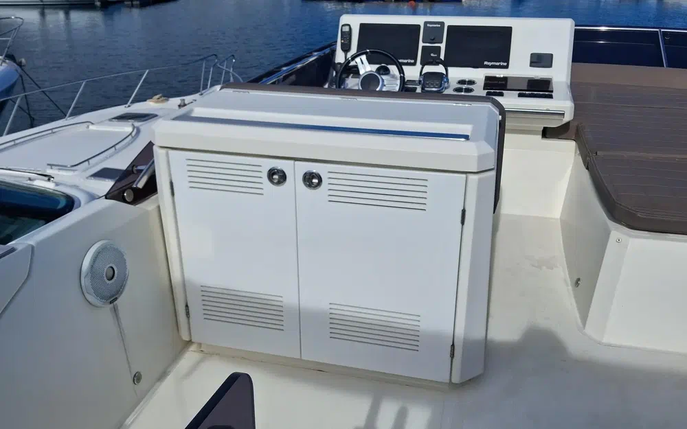 slider 18 Prestige Yachts 520 Fly