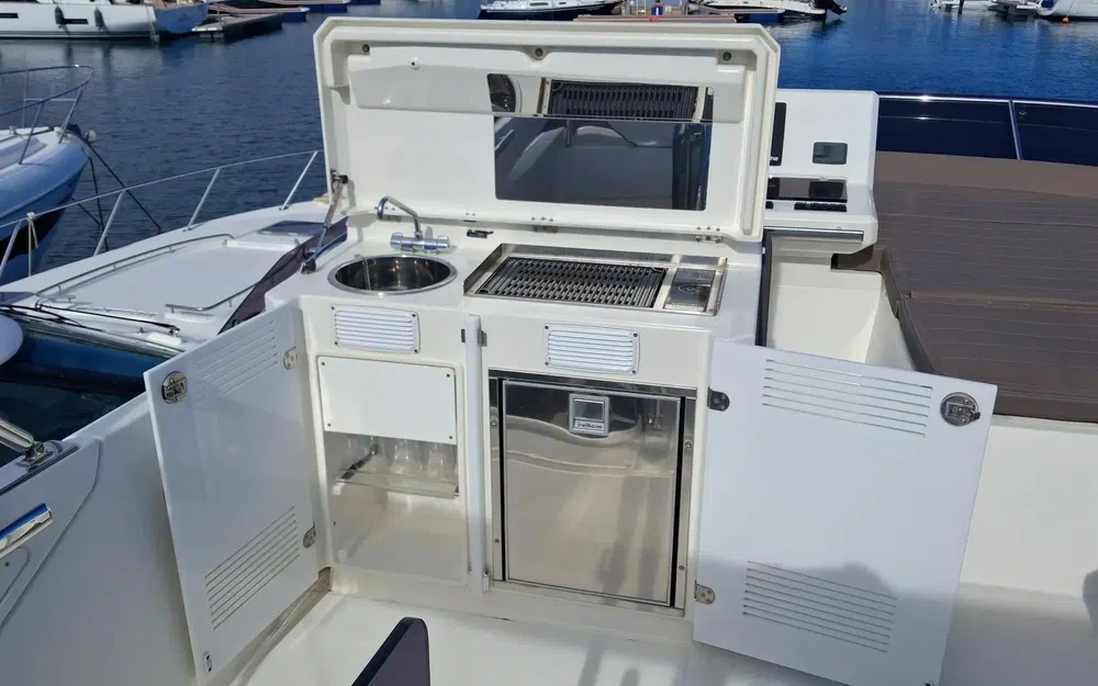 slider 19 Prestige Yachts 520 Fly