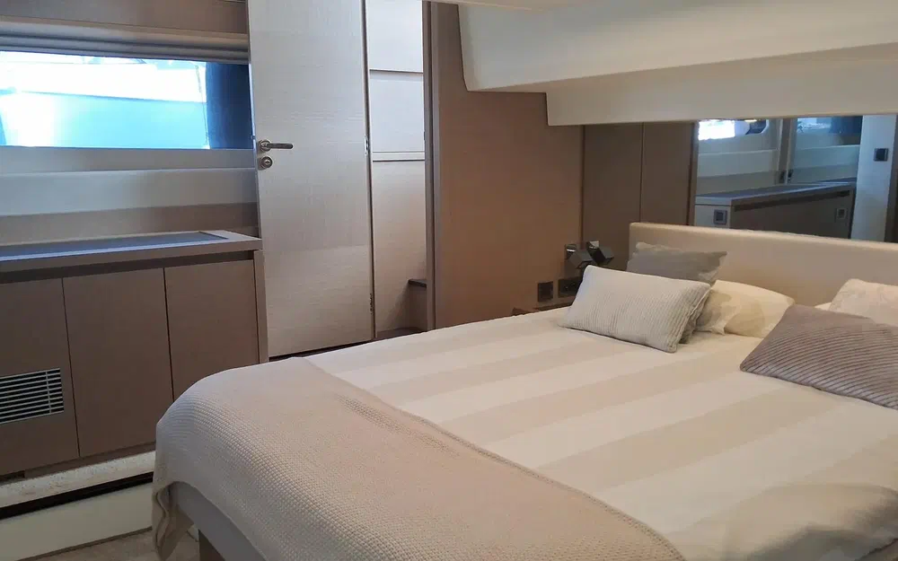 slider 64 Prestige Yachts 520 Fly