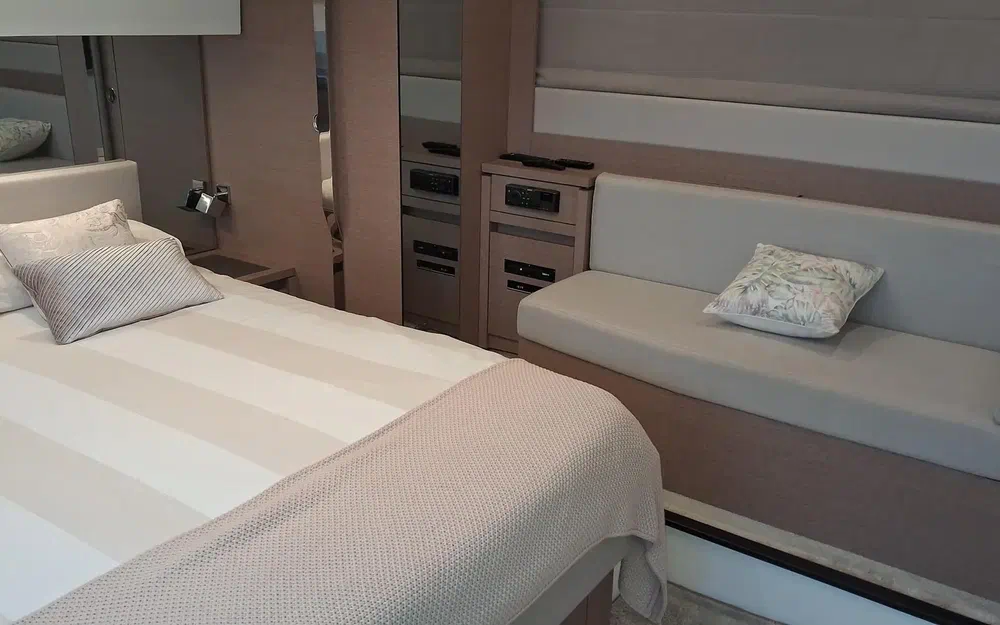 slider 68 Prestige Yachts 520 Fly