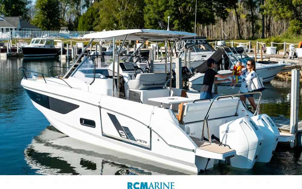 slider 2 Beneteau Flyer 9 Sundeck