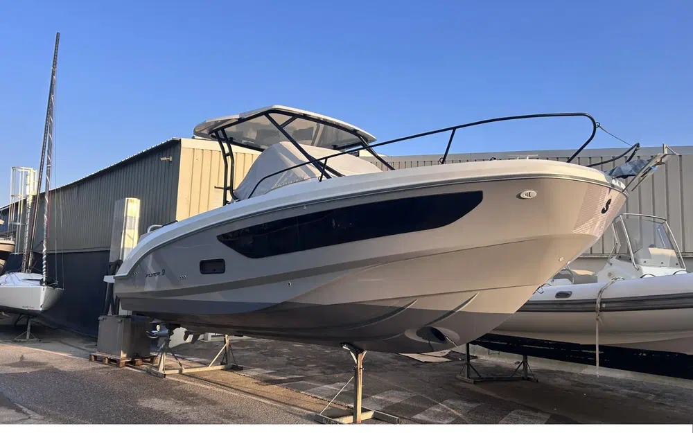 slider 1 Beneteau Flyer 9 Sundeck