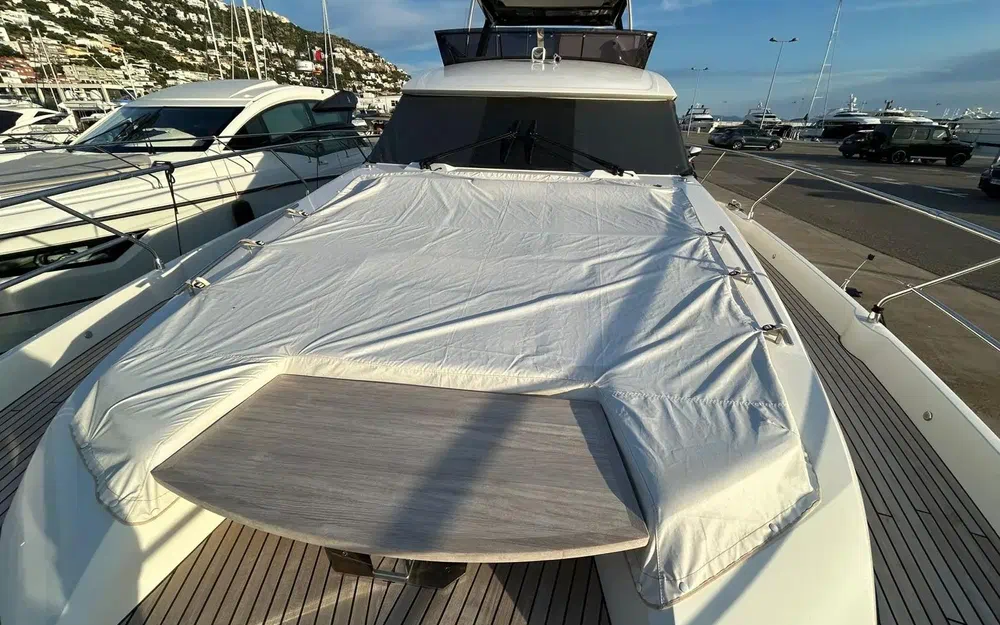 slider 10 Prestige Yachts 590 Fly