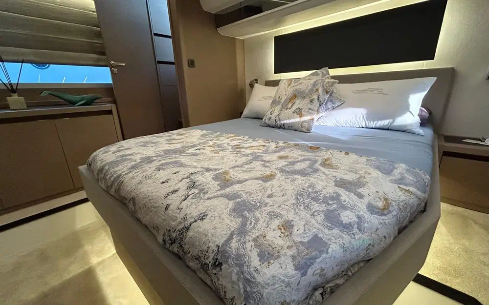 slider 34 Prestige Yachts 590 Fly