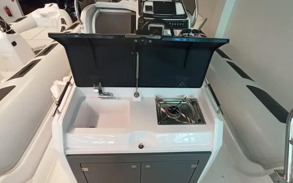 slider 10 Ranieri Cayman 31 Sport Touring