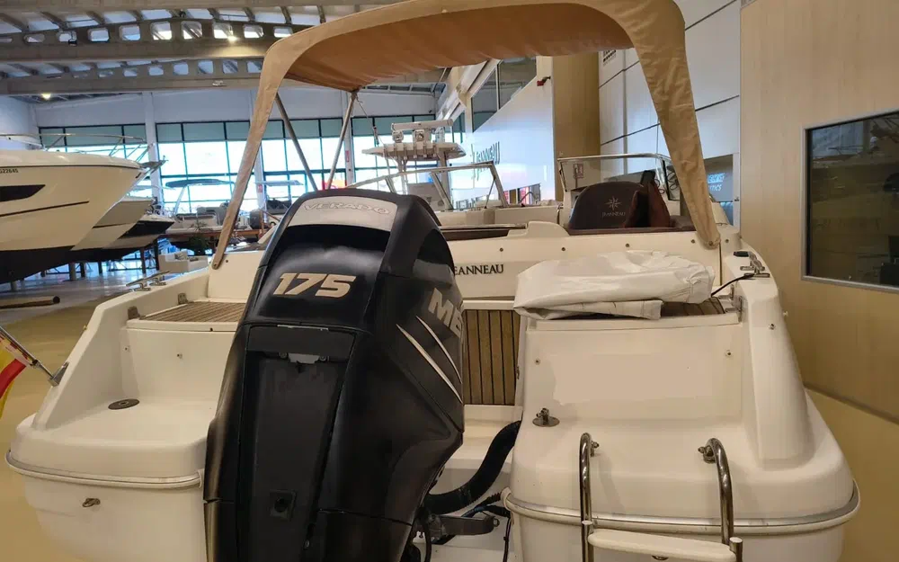 slider 2 Jeanneau Cap Camarat 635 cap camarat 635 dc