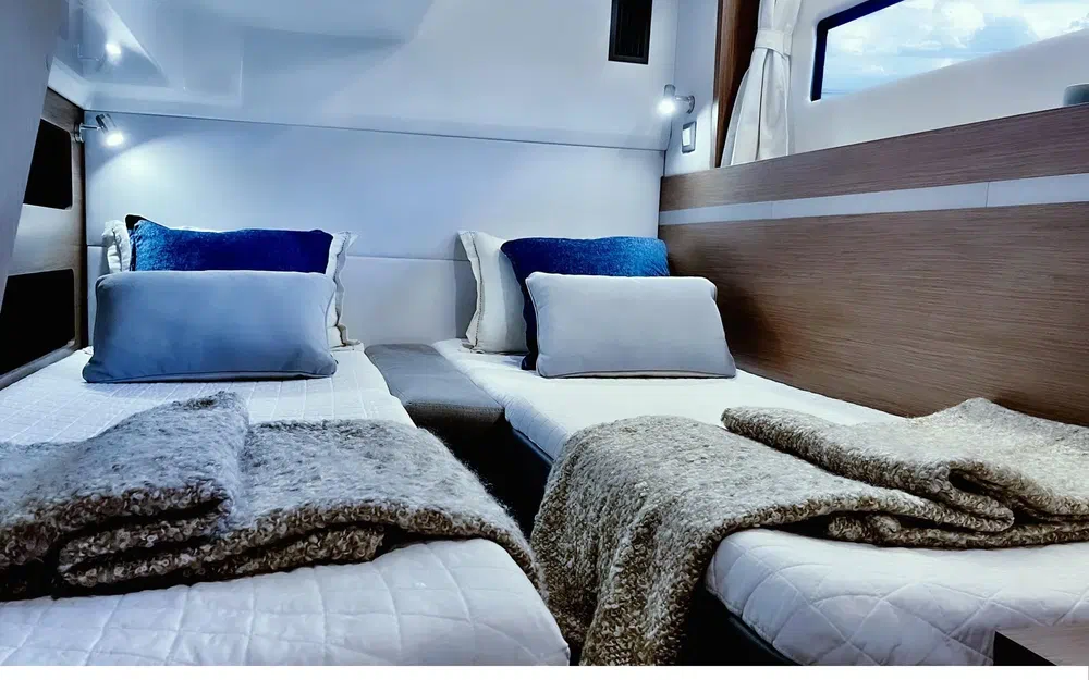 slider 11 Beneteau Antares 12