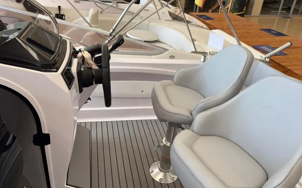 slider 4 Ranieri Voyager 21 S