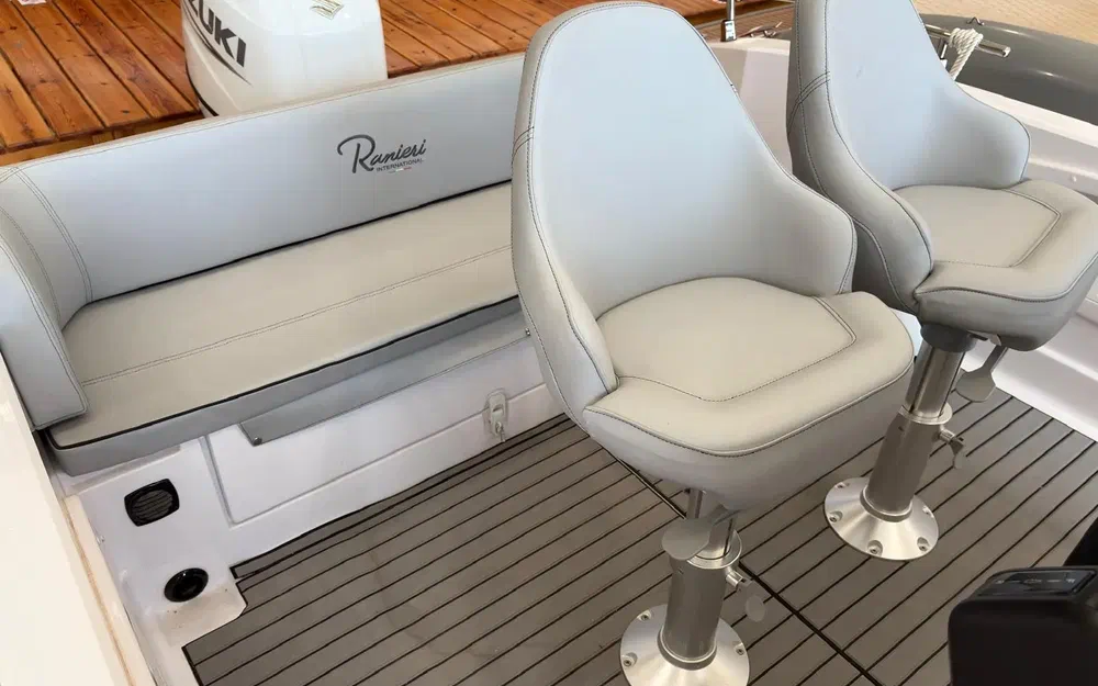 slider 7 Ranieri Voyager 21 S