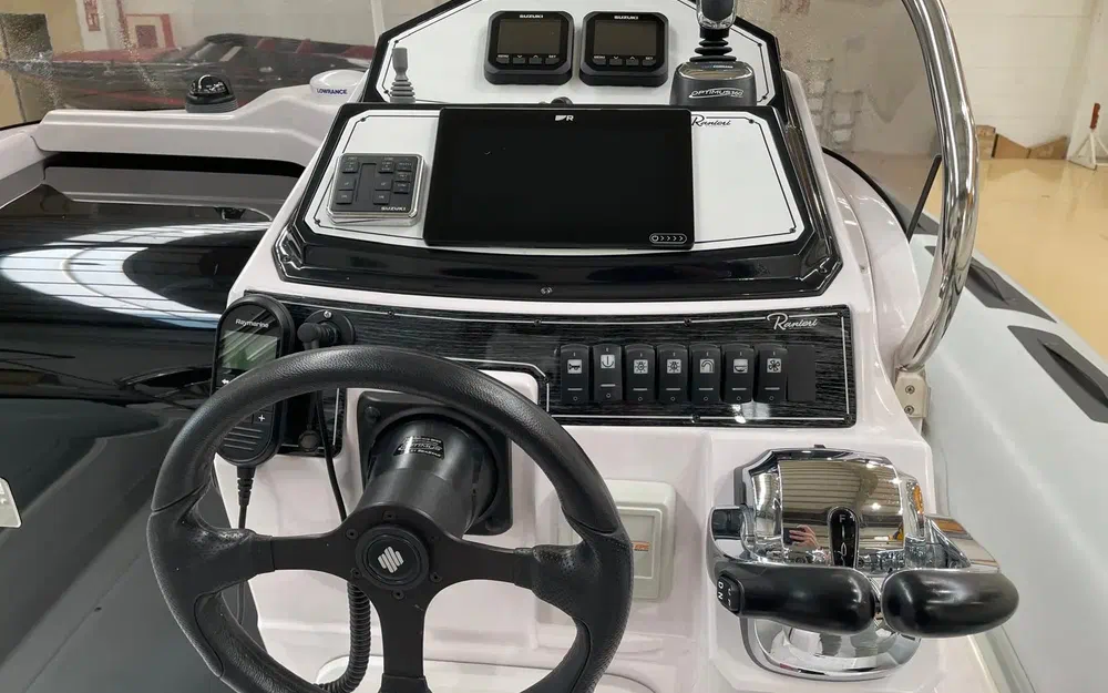 slider 4 Ranieri Cayman 31 Sport Touring