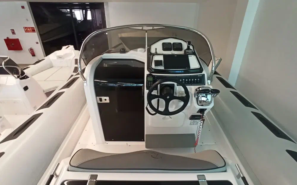 slider 7 Ranieri Cayman 31 Sport Touring