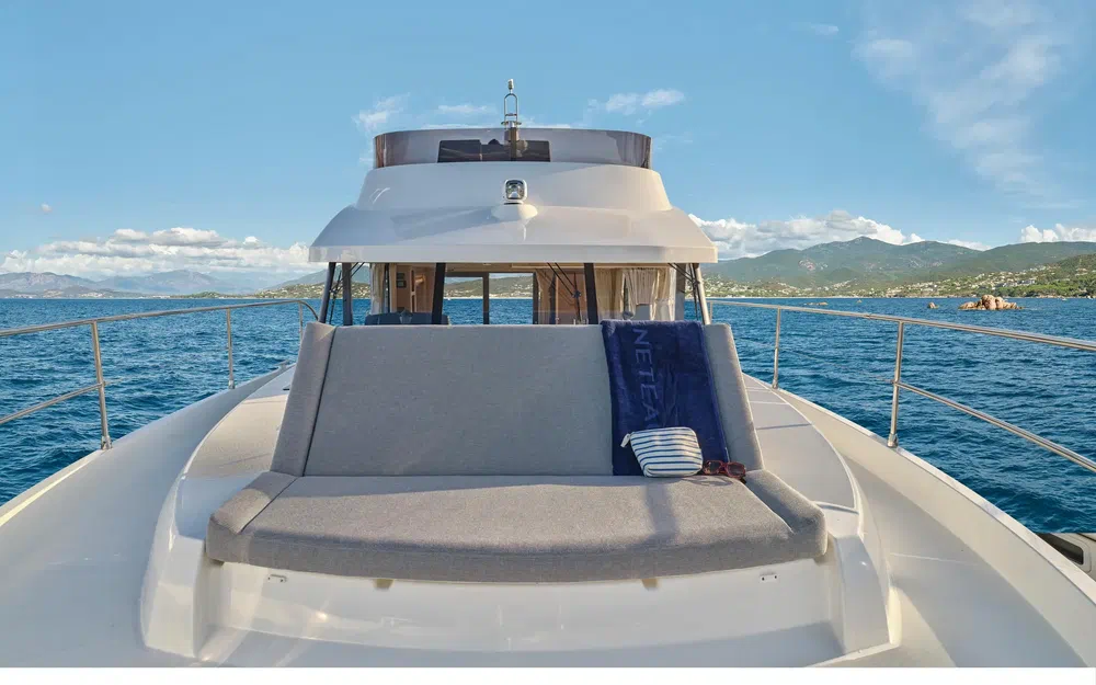 slider 10 Beneteau Swift Trawler 48