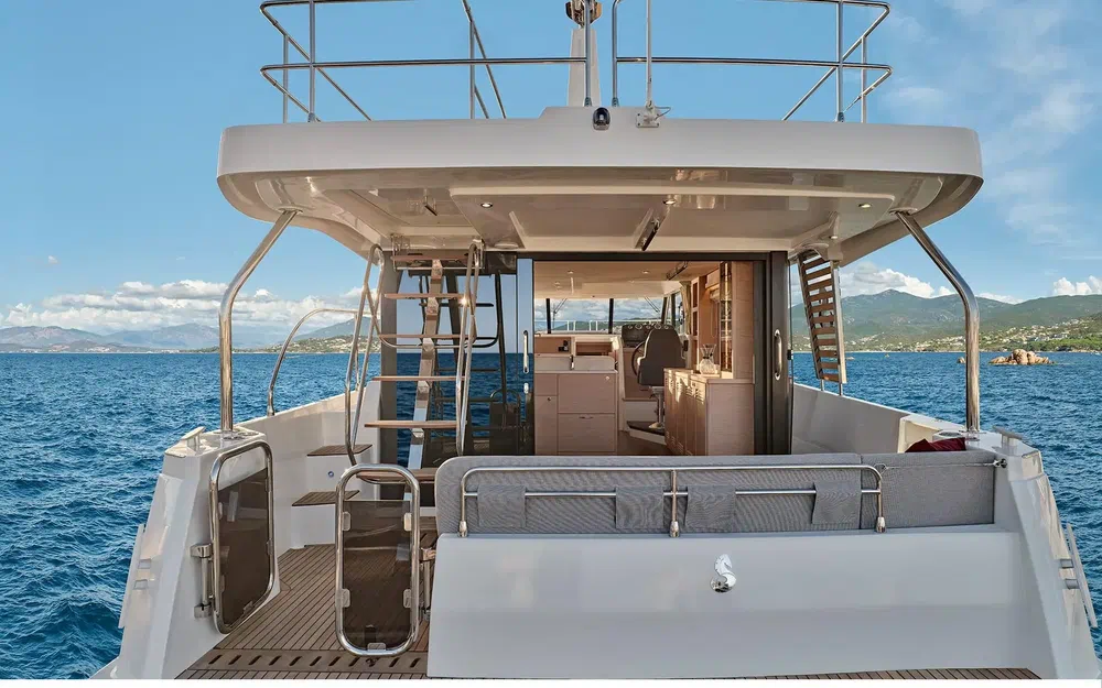 slider 6 Beneteau Swift Trawler 48