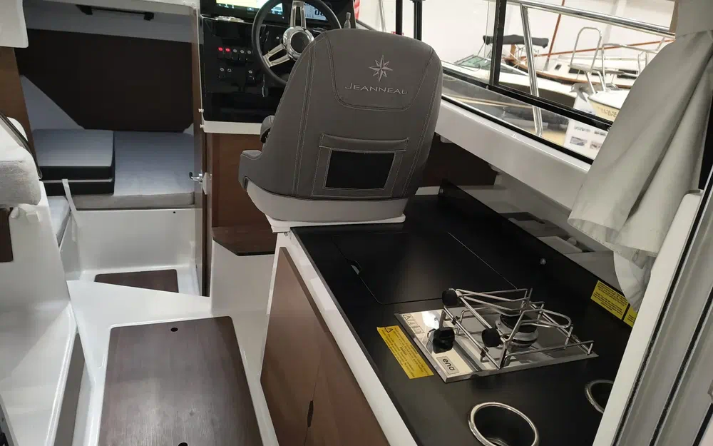 slider 4 Jeanneau Merry Fisher 795 Serie 2
