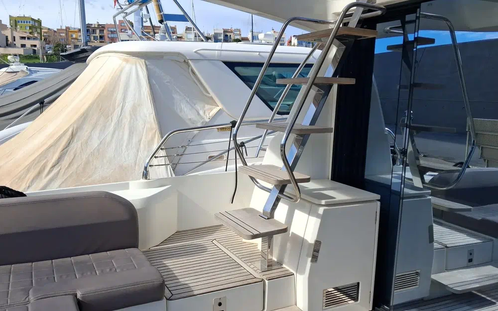 slider 11 Prestige Yachts 520 Fly