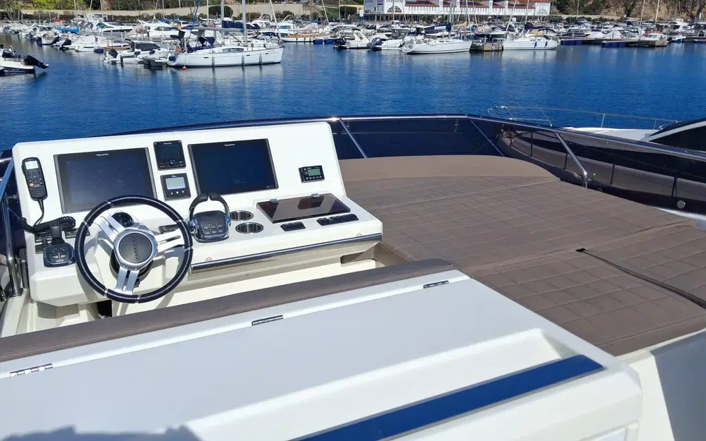 slider 14 Prestige Yachts 520 Fly