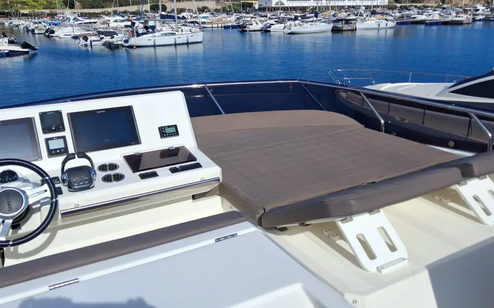 slider 15 Prestige Yachts 520 Fly