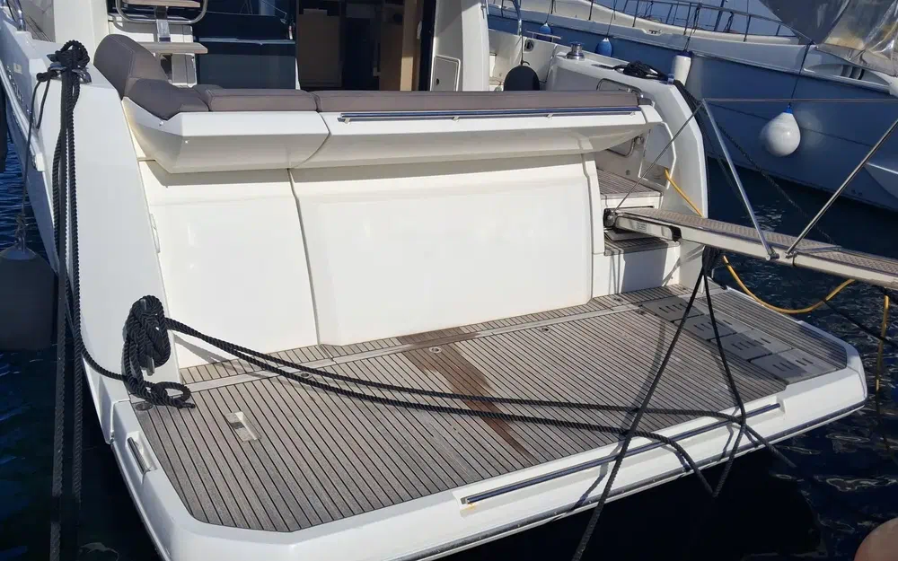 slider 5 Prestige Yachts 520 Fly