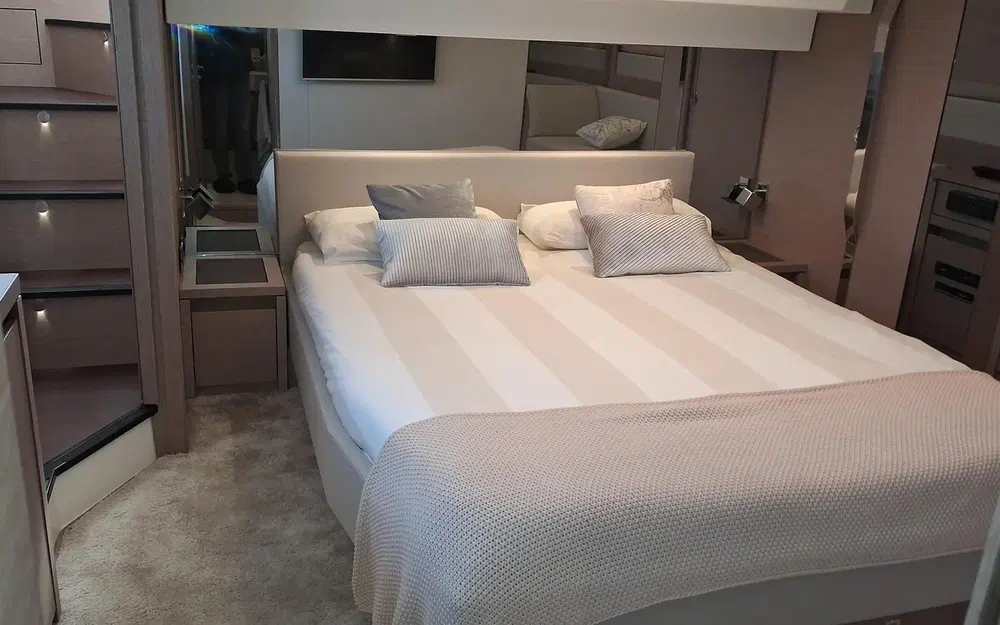 slider 66 Prestige Yachts 520 Fly